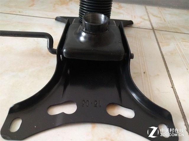 ：399元电竞椅保菊还是爆菊？麻将胡了试玩网站免费硬件衙门(图6)