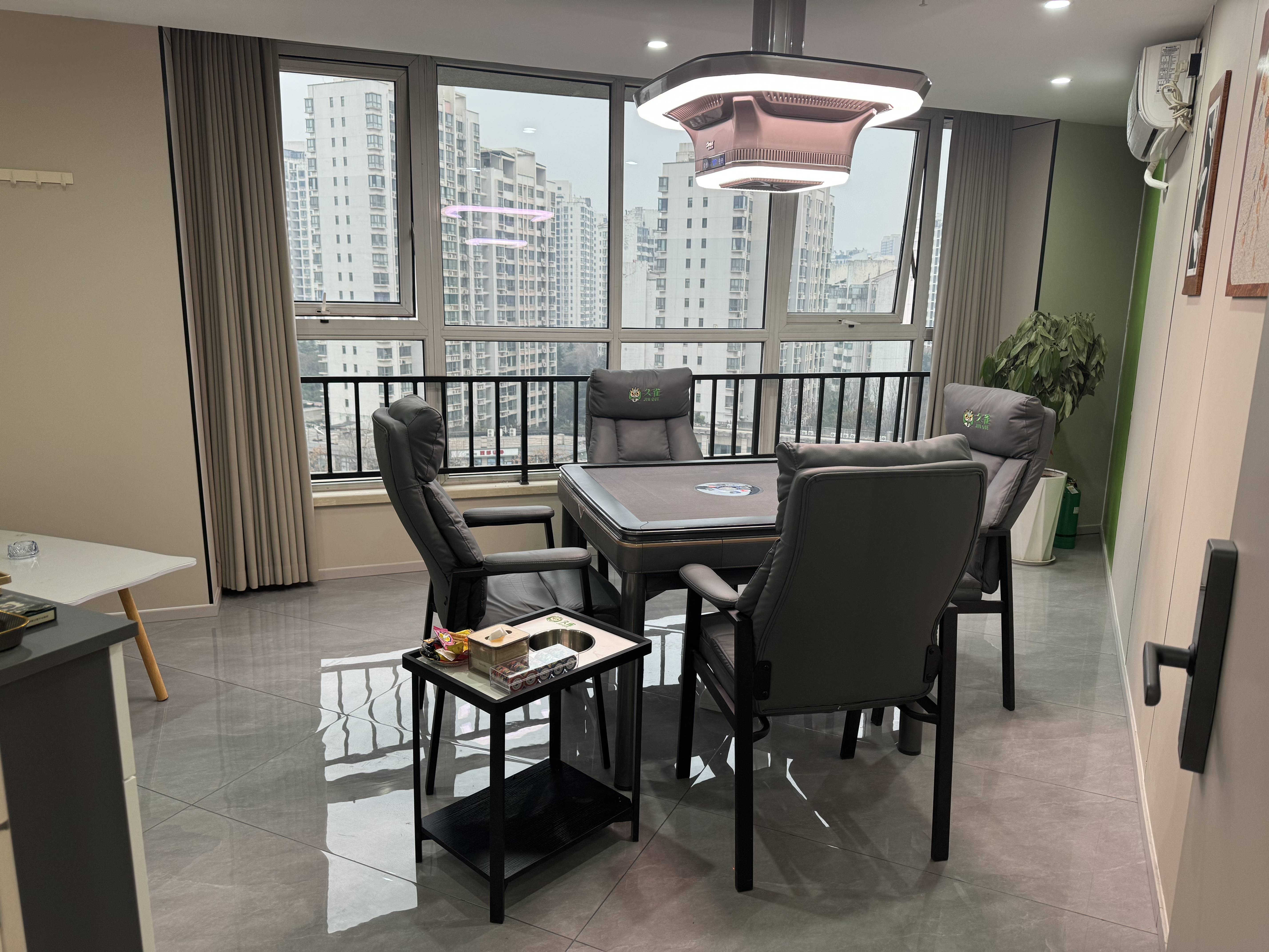 牌全景解析：科技赋能下的智慧娱乐新蓝海麻将胡了网址2026年自助棋牌室加盟品(图2)